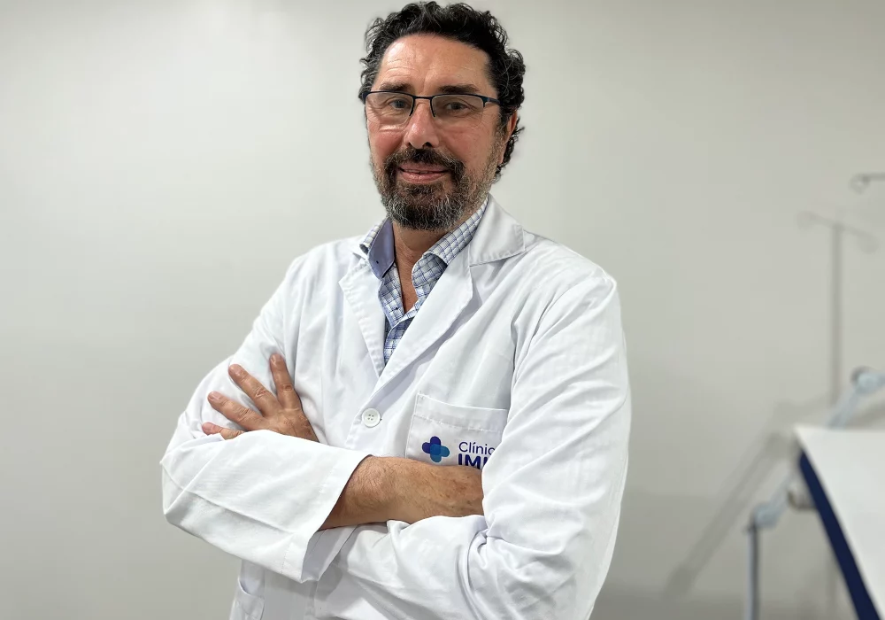 Dr. Fernando García en servicio de Urología Clínica IMIF